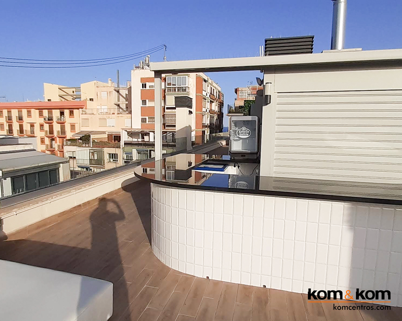 Highbar: Terraza Chill Out en la Azotea del hotel Odissey Room en el centro de Alicante. Proyecto Integral de Kom&Kom